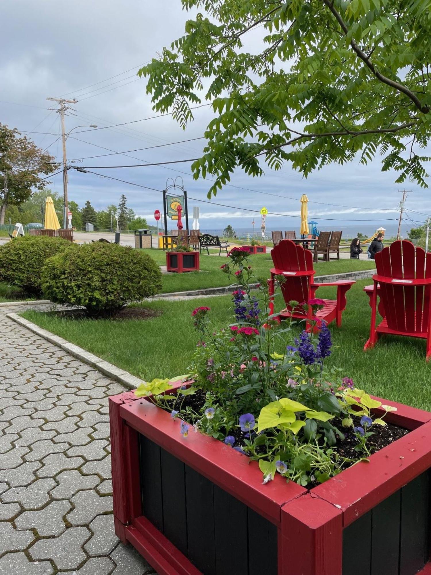 Hotel Le Pionnier Tadoussac Exterior foto